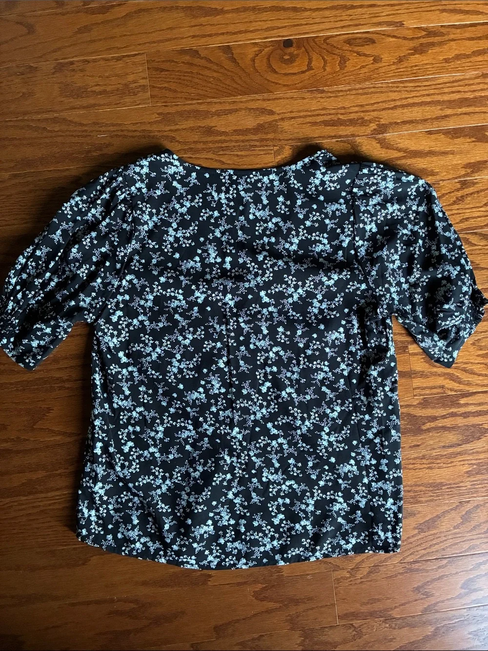Old Navy Black Floral V-Neck Puff Sleeve Women's Blouse